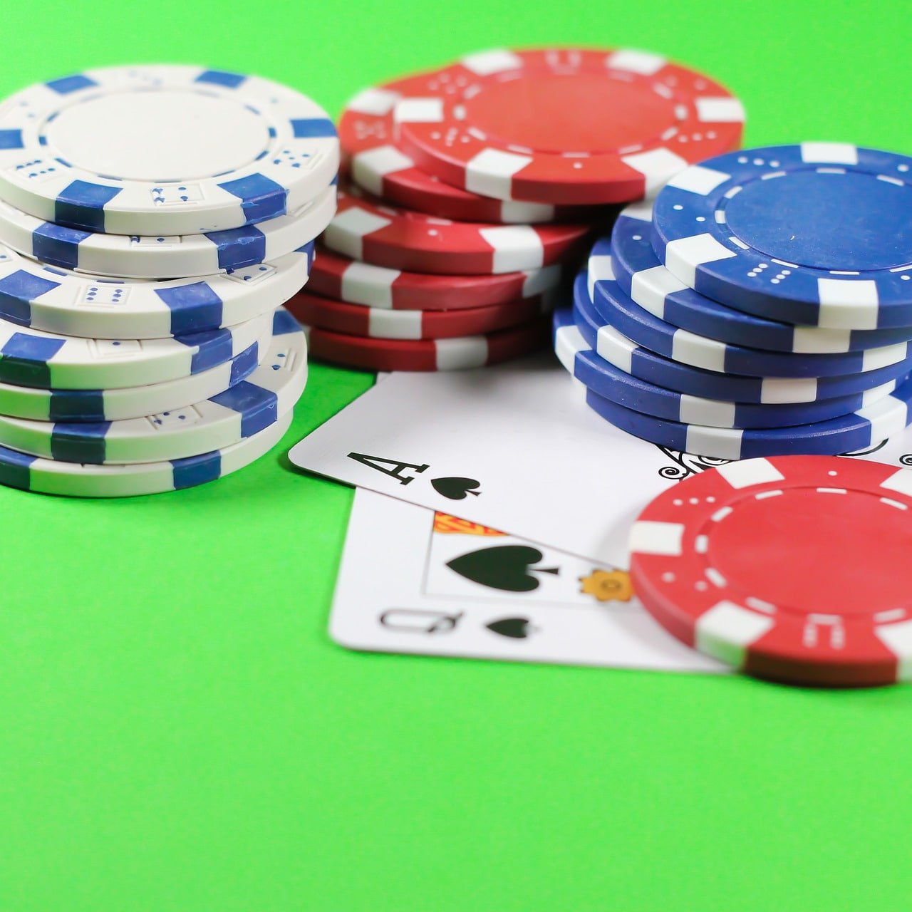 plslots Android iOS APP install ပြုလုပ်နေသော မြန်မာဖုန်းပုံ